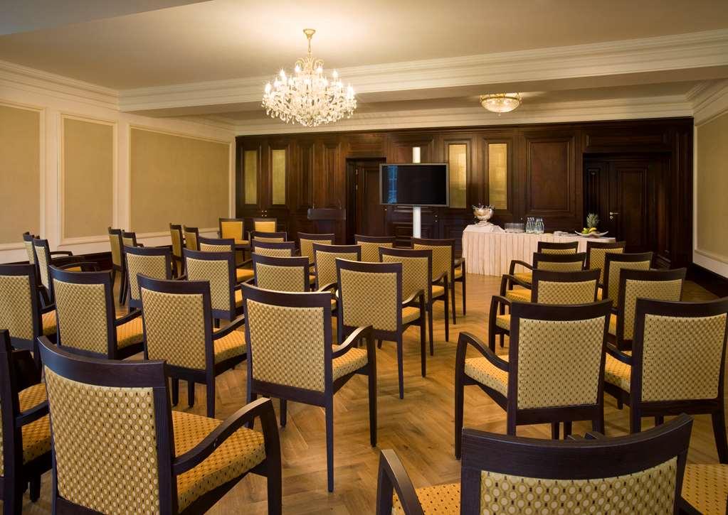 Castlemartyr Resort Hotel Instalações foto The meeting room